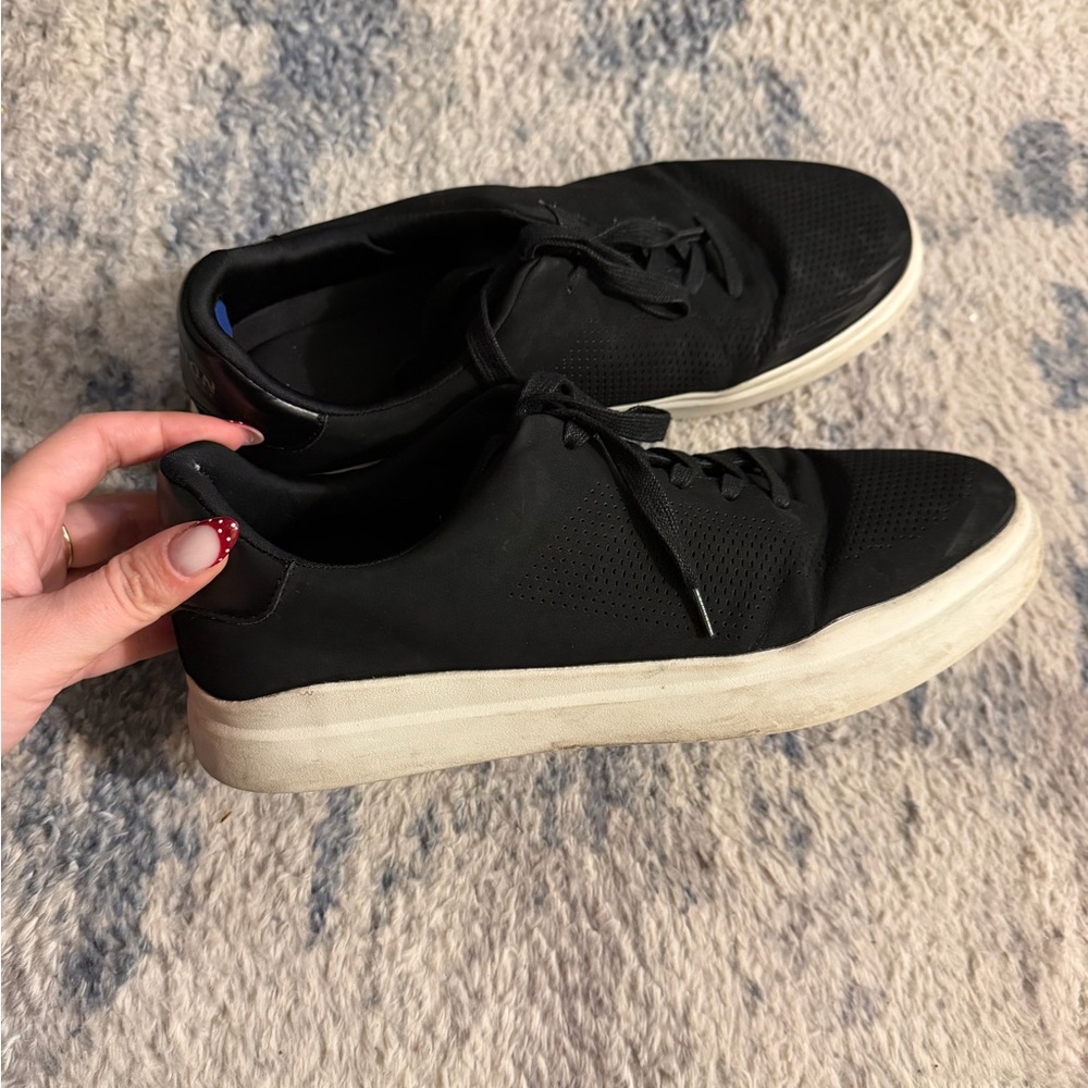 Reaction Kenneth Cole Black and White Men's Sneakers